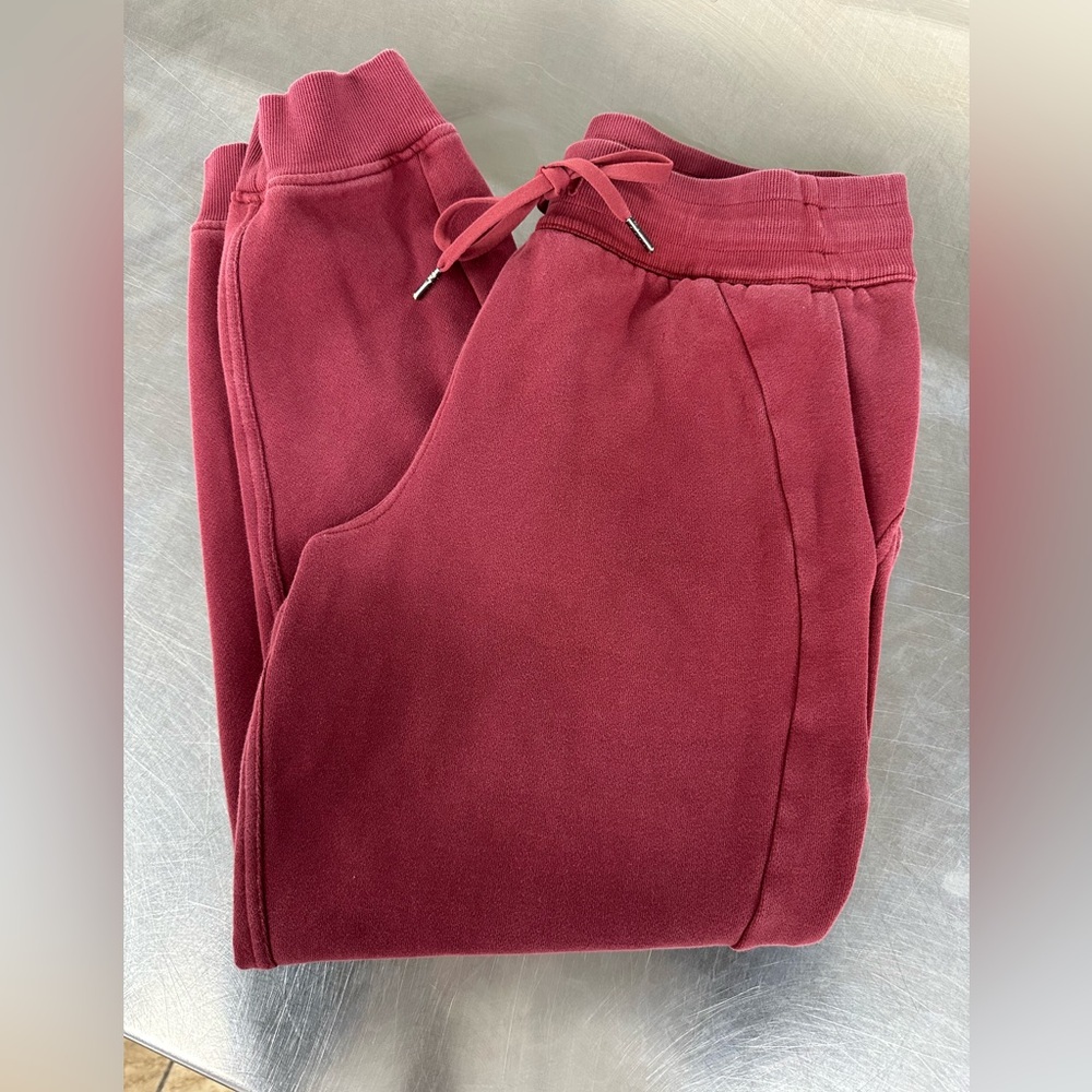 Woman lululemon sweat pants size 8